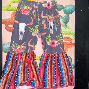 2xs cute bell bottom two print pants fits size 6-12 months
